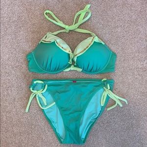 Victoria’s Secret bikini 34B top M bottom